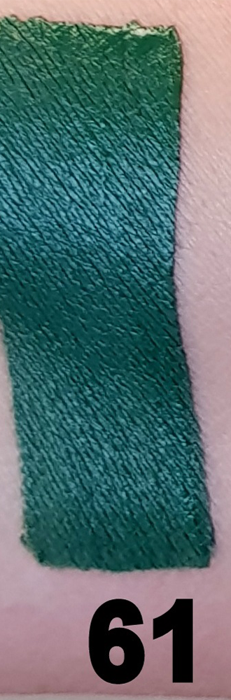 Swatch du bodypaint vert foncé Kiomi C61 appliqué sur la peau – teinte profonde et couvrante, idéale pour maquillages elfiques, forestiers ou camouflages FX.