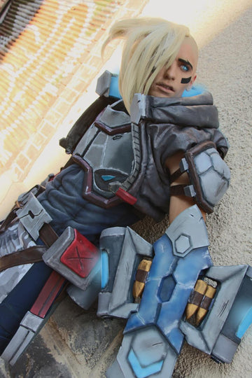 photoshoot d'un cosplay de Ezreal dans LoL fait par Masterfury