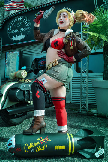 Photoshoot d'un cosplay d'Harley Quinn dans DC Bombshell fait par Switchy